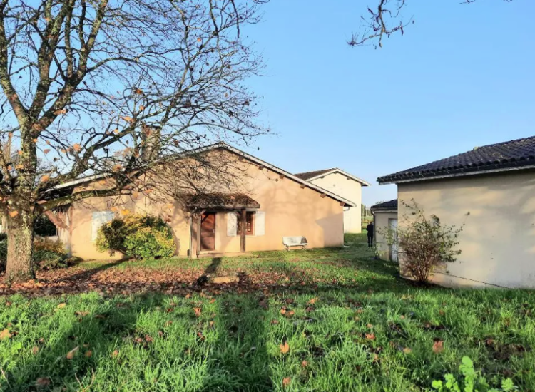 Magnifique ferme avec dépendances sur terrain de 8 hectares